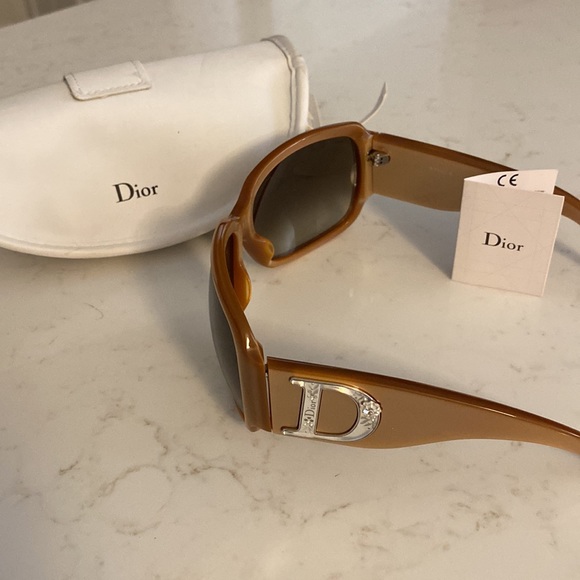 DIOR GORGEOUS SUNGLASSES - Picture 7 of 16
